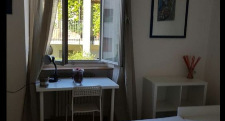 Large SINGLE ROOM in Milano city center