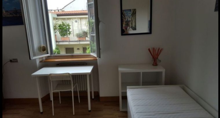 Large SINGLE ROOM in Milano city center