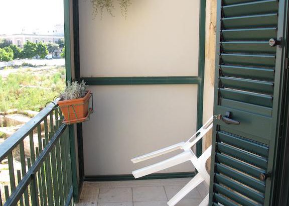 Lecce – Mazzini stanza matrimoniale con balcone – wi fi – frigo