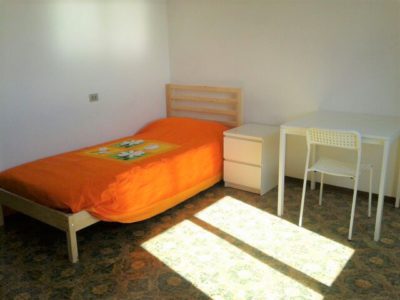 Brescia Appart. con tre camere singole per tre studentesse